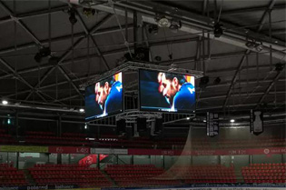 Светодиодный экран XMOZU освещает хоккейный зал во Франции