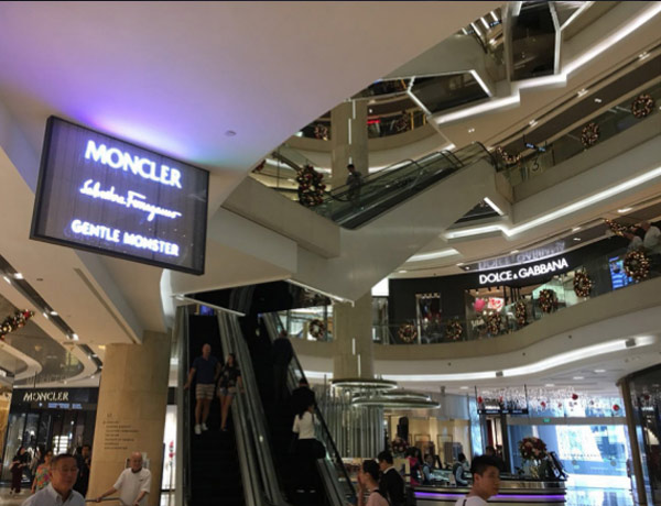 YIPLED · Jade Screen-ION Orchard Shopping Mall в Сингапуре